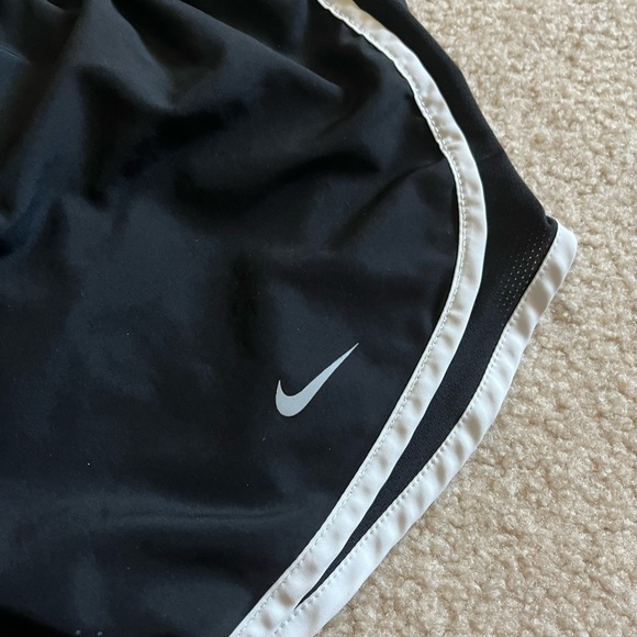 black nike shorts - Picture 3 of 4
